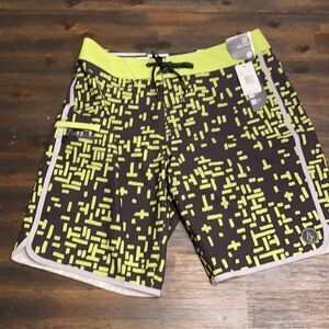 ‎Volcom mod tech hybrid shorts size 32 NWT